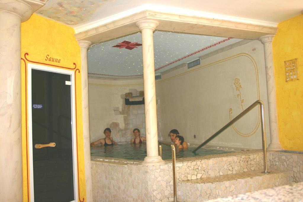 Hotel Castel Lodron Storo Екстериор снимка