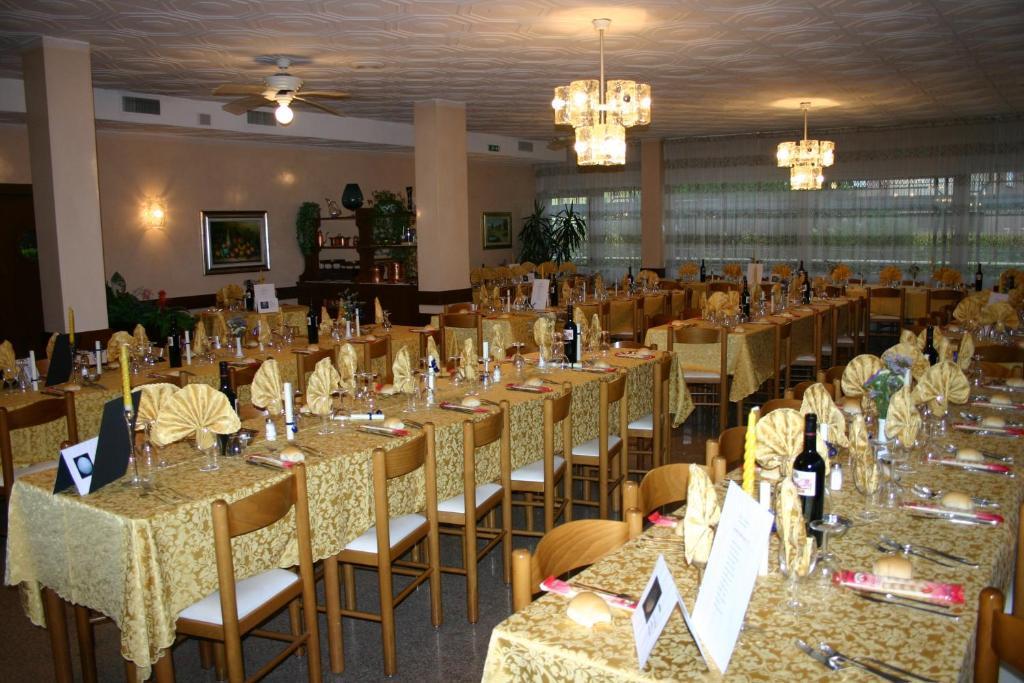 Hotel Castel Lodron Storo Екстериор снимка