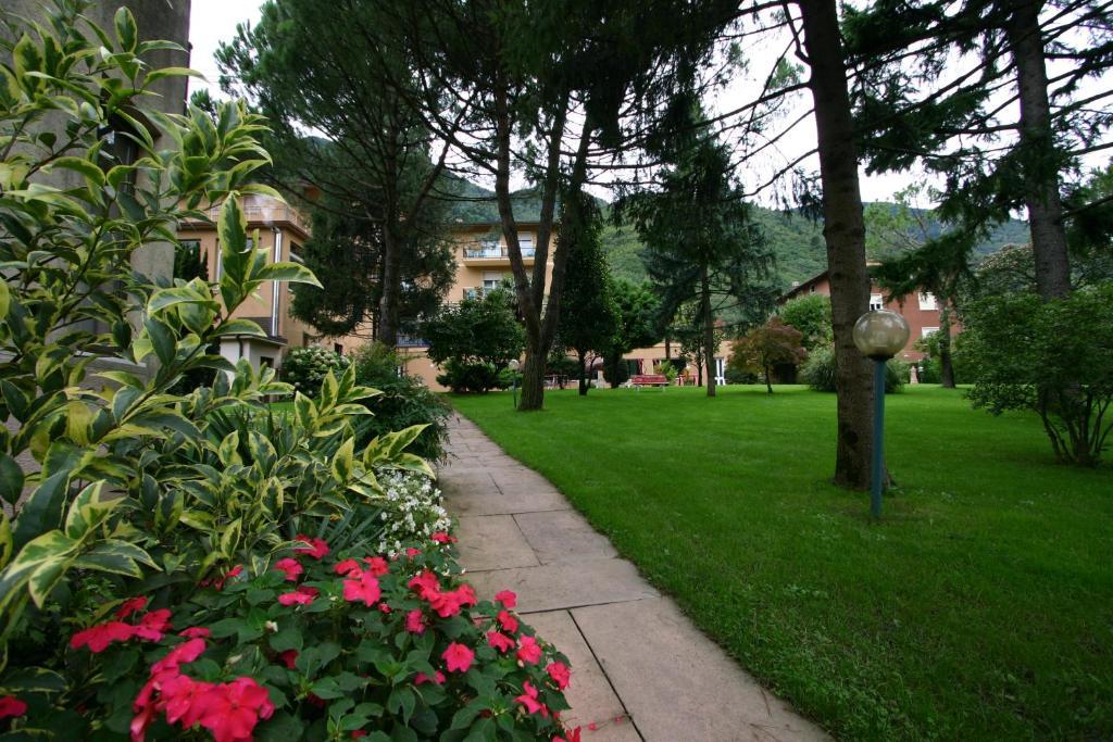 Hotel Castel Lodron Storo Екстериор снимка
