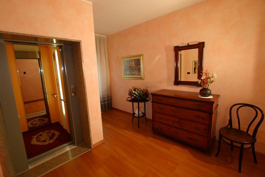 Hotel Castel Lodron Storo Екстериор снимка
